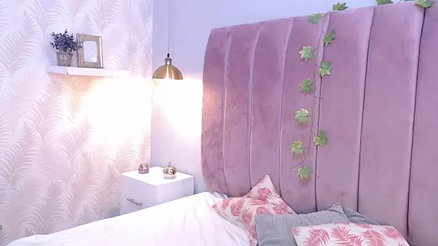 LeenaBrown online show from February 20, 2025, 4:03 pm