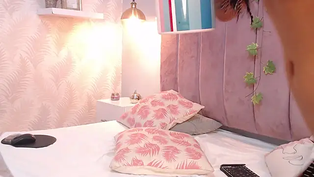 LeenaBrown online show from February 22, 2025, 3:58 pm