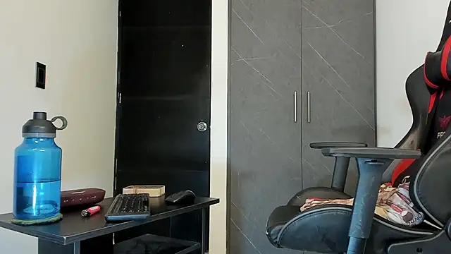 Snapshot of sergiio_mesa27 chatting on December 5, 2024, 3:06 pm sergiio mesa27 online show from December 5, 2024, 3:06 pm