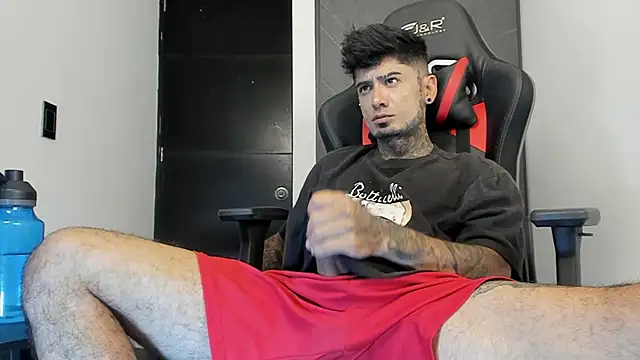 Snapshot of sergiio_mesa27 chatting on December 6, 2024, 3:55 pm sergiio mesa27 online show from December 6, 2024, 3:55 pm