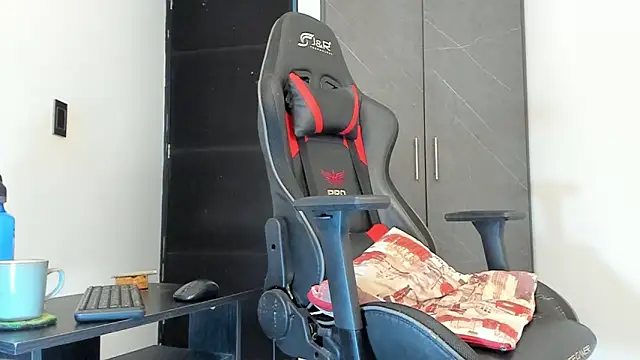 Snapshot of sergiio_mesa27 chatting on December 15, 2024, 2:27 pm sergiio mesa27 online show from December 15, 2024, 2:27 pm