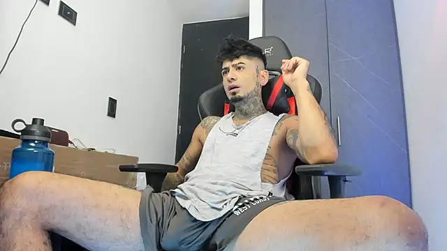 Snapshot of sergiio_mesa27 chatting on February 23, 2025, 1:53 pm sergiio mesa27 online show from February 23, 2025, 1:53 pm