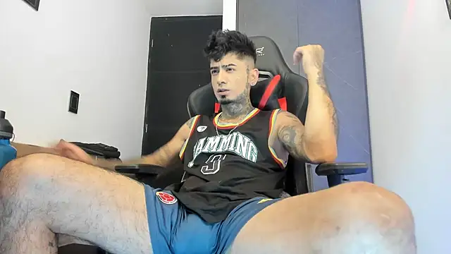 Snapshot of sergiio_mesa27 chatting on February 24, 2025, 2:15 pm sergiio mesa27 online show from February 24, 2025, 2:15 pm