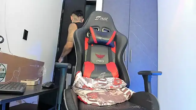 Snapshot of sergiio_mesa27 chatting on February 26, 2025, 9:05 pm sergiio mesa27 online show from February 26, 2025, 9:05 pm