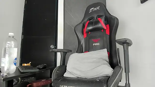 Snapshot of sergiio_mesa27 chatting on December 17, 2025, 12:05 am sergiio mesa27 online show from December 17, 2025, 12:05 am