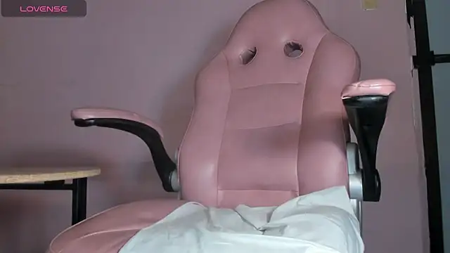 Snapshot of Lissalittlee chatting on February 7, 2025, 10:52 pm Lissalittlee online show from February 7, 2025, 10:52 pm