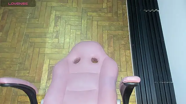 Snapshot of Lissalittlee chatting on February 12, 2025, 7:24 pm Lissalittlee online show from February 12, 2025, 7:24 pm