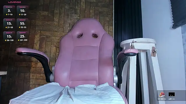 Snapshot of Lissalittlee chatting on February 24, 2025, 1:46 am Lissalittlee online show from February 24, 2025, 1:46 am