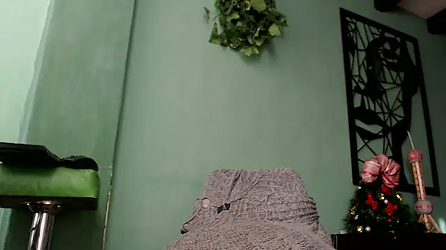 thirstymoonxx online show from December 20, 2024, 9:39 pm