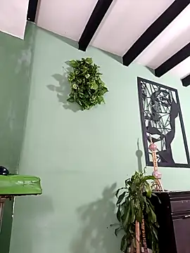 Snapshot of thirstymoonxx chatting on February 6, 2026, 4:28 am thirstymoonxx online show from February 6, 2026, 4:28 am