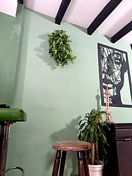 Snapshot of thirstymoonxx chatting on February 17, 2026, 4:31 am thirstymoonxx online show from February 17, 2026, 4:31 am