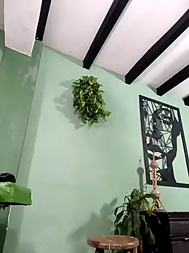 Snapshot of thirstymoonxx chatting on February 19, 2026, 4:52 am thirstymoonxx online show from February 19, 2026, 4:52 am