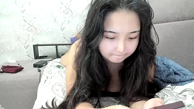Snapshot of cutie_mio chatting on September 10, 2025, 11:32 am cutie mio online show from September 10, 2025, 11:32 am
