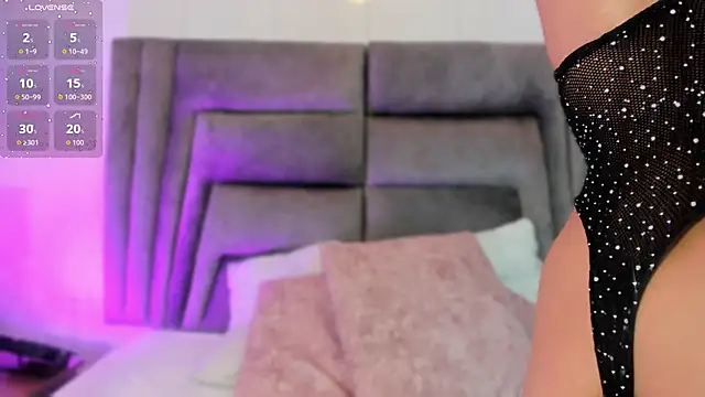 sophiee smith online show from October 21, 2025, 11:33 am