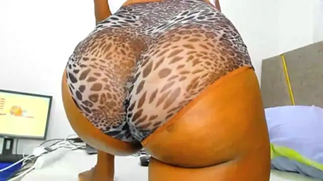 Natasha Spencer online show from November 27, 2025, 10:45 pm