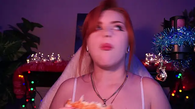 Snapshot of Chriss_Fox chatting on December 3, 2024, 8:17 pm Chriss Fox online show from December 3, 2024, 8:17 pm