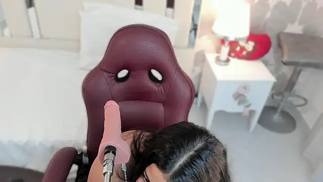 Snapshot of Miliaangeles chatting on December 17, 2025, 9:26 am Miliaangeles online show from December 17, 2025, 9:26 am