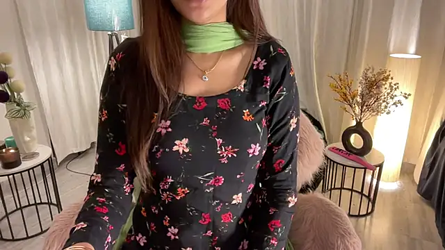 Snapshot of Unique-Beauty chatting on December 7, 2024, 1:18 pm Unique-Beauty online show from December 7, 2024, 1:18 pm
