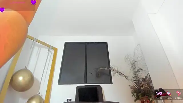 Snapshot of violetmontan chatting on December 20, 2025, 9:49 am violetmontan online show from December 20, 2025, 9:49 am