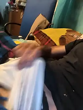 Snapshot of Tiulu157021 chatting on December 17, 2025, 11:00 pm Tiulu157021 online show from December 17, 2025, 11:00 pm