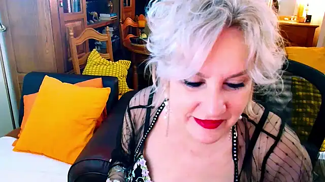 Snapshot of GattonaBiondona chatting on November 5, 2025, 5:29 am GattonaBiondona online show from November 5, 2025, 5:29 am