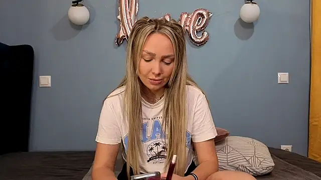 Snapshot of AnnaMaee chatting on February 28, 2025, 9:12 pm AnnaMaee online show from February 28, 2025, 9:12 pm