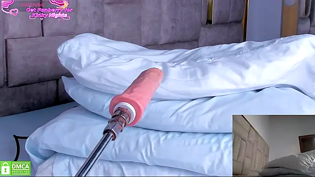 Eris Rose online show from November 21, 2025, 8:40 pm