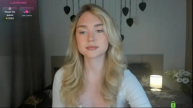 Snapshot of TheVanessaMaes chatting on October 20, 2025, 8:09 pm TheVanessaMaes online show from October 20, 2025, 8:09 pm