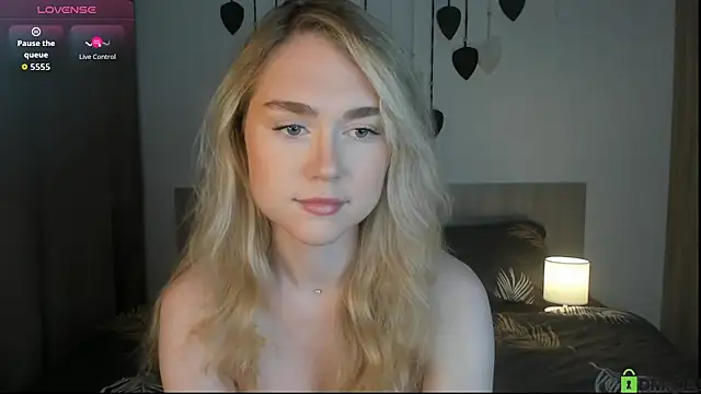 Snapshot of TheVanessaMaes chatting on October 24, 2025, 7:21 pm TheVanessaMaes online show from October 24, 2025, 7:21 pm