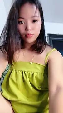 Snapshot of Haralushiaaax chatting on August 7, 2026, 1:02 pm Haralushiaaax online show from August 7, 2026, 1:02 pm