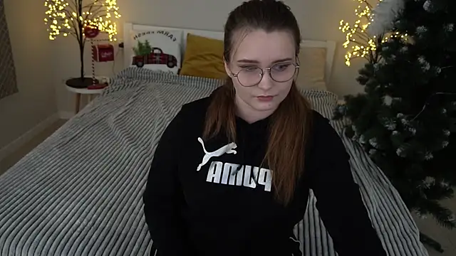 Snapshot of MagicPeachh_ chatting on January 2, 2025, 2:13 pm MagicPeachh online show from January 2, 2025, 2:13 pm
