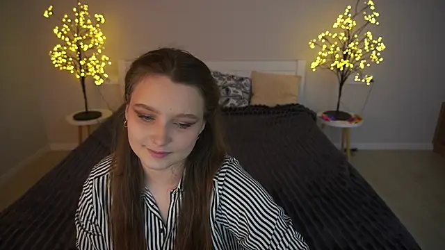 MagicPeachh  online show from December 1, 2025, 1:38 pm