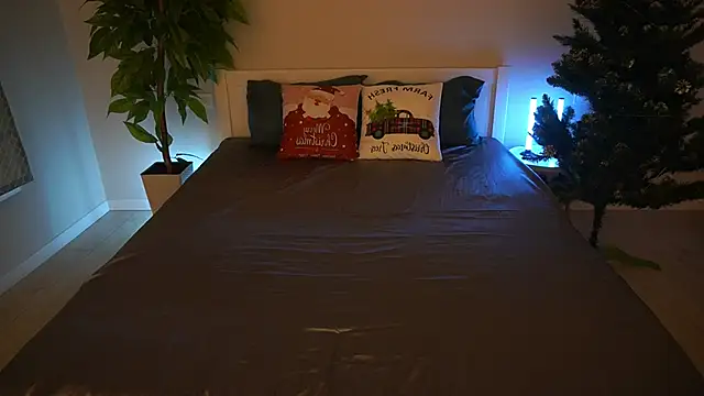 Snapshot of MagicPeachh_ chatting on December 19, 2025, 6:53 am MagicPeachh online show from December 19, 2025, 6:53 am