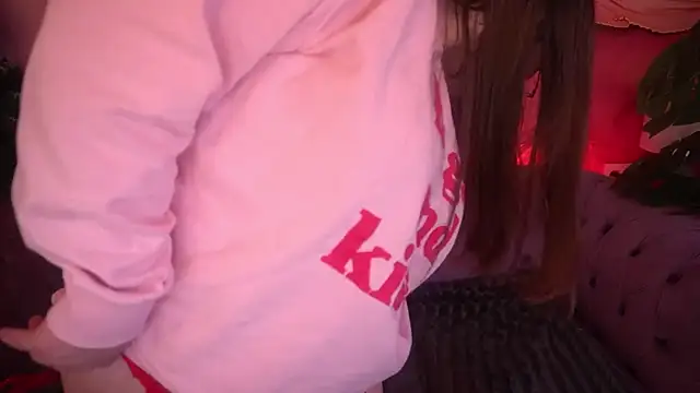 Snapshot of MagicPeachh_ chatting on December 22, 2025, 1:41 pm MagicPeachh online show from December 22, 2025, 1:41 pm