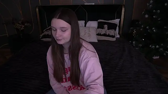 Snapshot of MagicPeachh_ chatting on January 12, 2026, 7:13 am MagicPeachh online show from January 12, 2026, 7:13 am