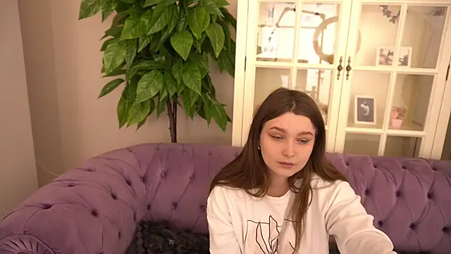 MagicPeachh  online show from May 19, 2026, 12:22 pm