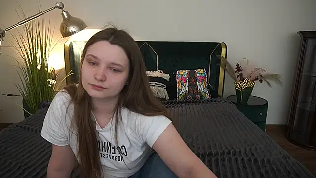 MagicPeachh  online show from May 26, 2026, 5:47 am