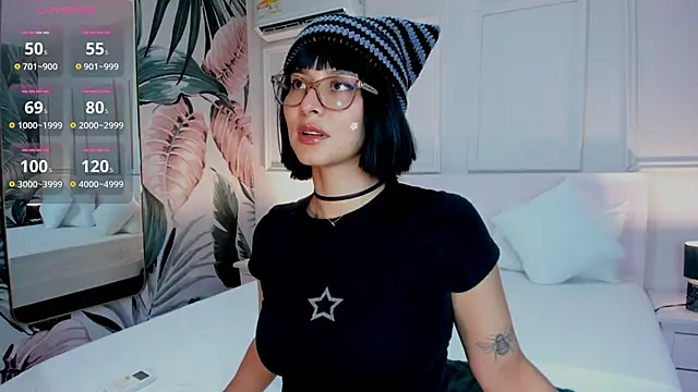 Snapshot of Ramona_Flower chatting on November 18, 2025, 2:06 am Ramona Flower online show from November 18, 2025, 2:06 am
