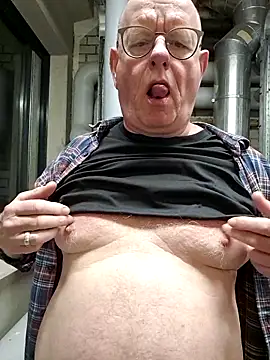 Snapshot of andrejoyfull64 chatting on January 6, 2026, 2:21 pm andrejoyfull64 online show from January 6, 2026, 2:21 pm