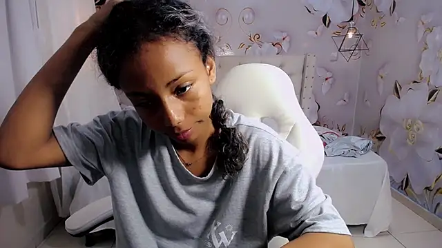 Snapshot of jasmin_brunette_ chatting on December 3, 2024, 11:33 am jasmin brunette online show from December 3, 2024, 11:33 am