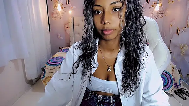 Snapshot of jasmin_brunette_ chatting on February 21, 2025, 11:44 am jasmin brunette online show from February 21, 2025, 11:44 am