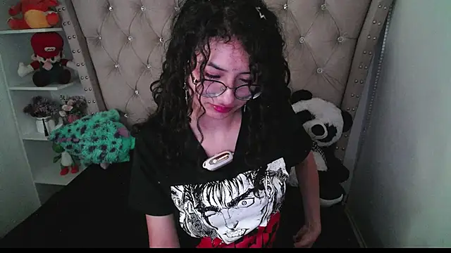 Snapshot of CherieCurl chatting on September 26, 2025, 1:31 am CherieCurl online show from September 26, 2025, 1:31 am