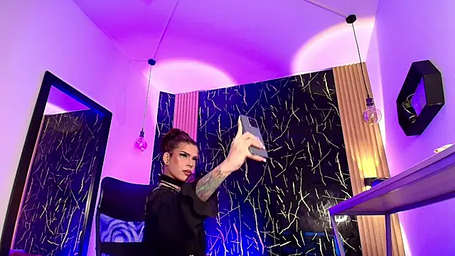 Bella salvatore online show from February 6, 2026, 9:07 pm