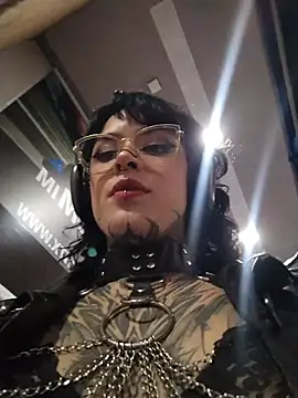 taaylor33 online show from May 16, 2026, 12:07 am