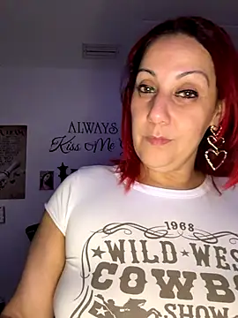 Snapshot of DeeLight124 chatting on October 16, 2025, 4:02 am DeeLight124 online show from October 16, 2025, 4:02 am