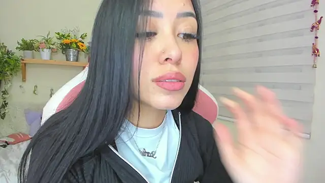 Snapshot of Starliee__ chatting on March 8, 2025, 12:11 am Starliee online show from March 8, 2025, 12:11 am