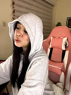 Starliee   online show from November 15, 2025, 1:36 am