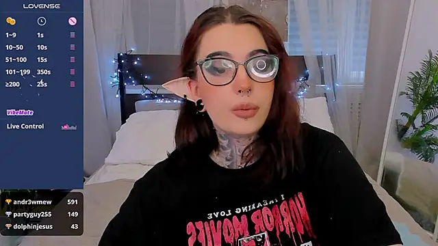 Snapshot of Dixi_Pixi_ chatting on January 11, 2025, 8:43 am Dixi Pixi online show from January 11, 2025, 8:43 am