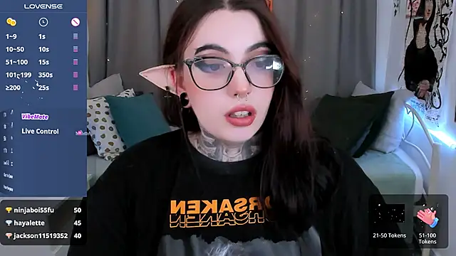 Snapshot of Dixi_Pixi_ chatting on February 1, 2025, 8:50 am Dixi Pixi online show from February 1, 2025, 8:50 am