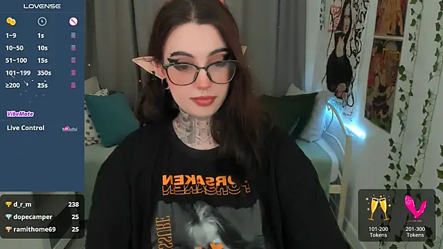 Snapshot of Dixi_Pixi_ chatting on February 2, 2025, 8:46 am Dixi Pixi online show from February 2, 2025, 8:46 am